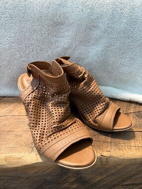 Bueno Peep Toe Sandals